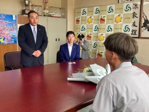 競泳渡辺一平選手表敬訪問１