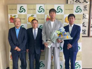 競泳渡辺一平選手表敬訪問２