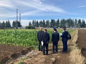 社会文教建設常任委員会視察　小山農園