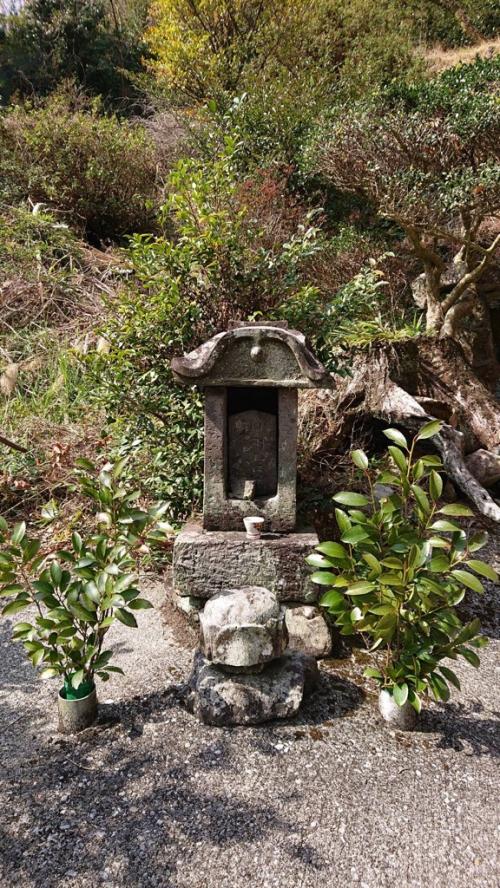中ノ内天満社境内の山の神祠