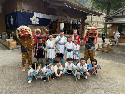 下青江獅子舞保存会の子どもたち