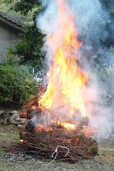 長目地区の火焚き