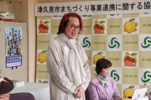 挨拶する林正勝氏