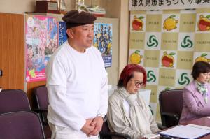 挨拶する橋本康治氏