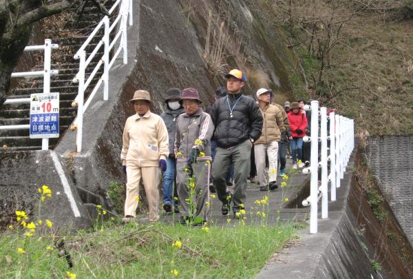 一時避難所巡り（宮山トンネル上部）