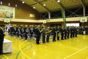 全員で校歌斉唱