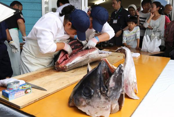 マグロ解体ショー