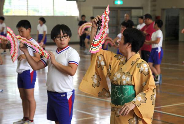 扇子踊り　指導