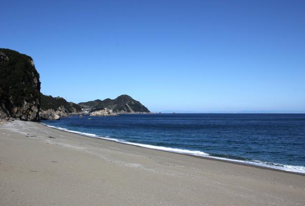 天気の良い日の高浜海水浴場