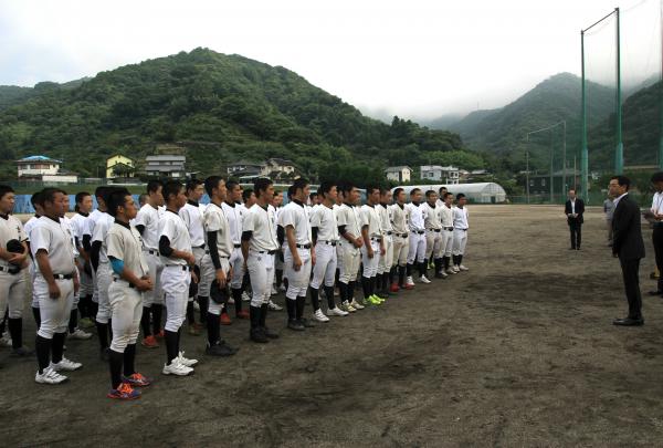 津久見高校硬式野球部　部員６４名