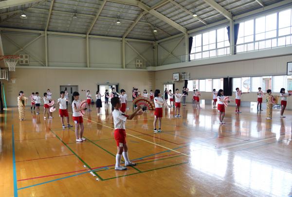 千怒小学校６年生２８人