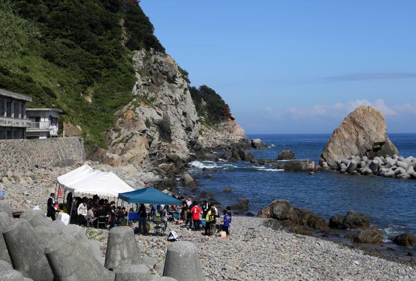 浜辺でバーベキュー