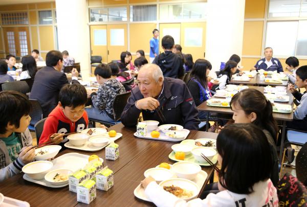 みんなで給食