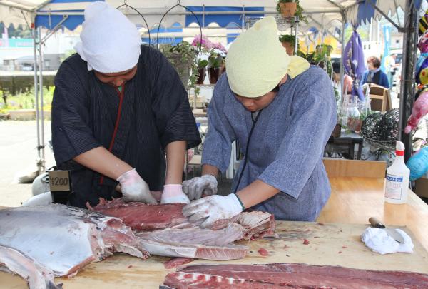 マグロ解体ショー