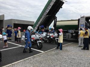 ダンプカー