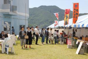 四浦よらんせ市には大勢の方が来客しました