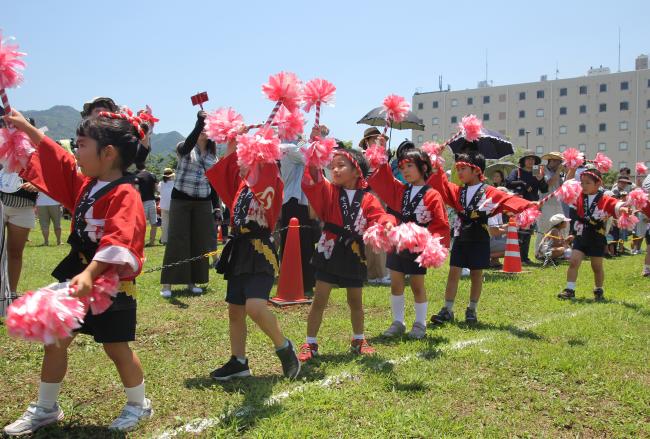 市内の園児たちによる宗麟音頭の様子です