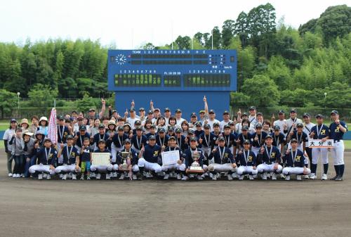 九州大会で優勝したときの集合写真です