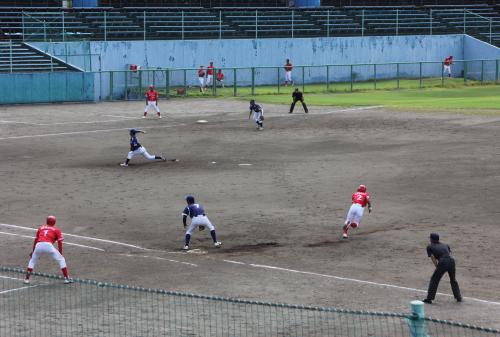 社会人や大学の野球チーム、全８チームが集まりました