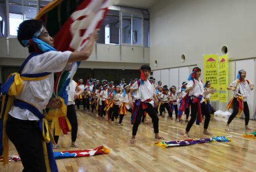 樫の実少年少女合唱団による「ジョーヤラ」の披露です