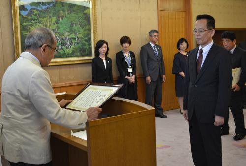 四浦第5区長の神田勝之さんと前福良区長の巽保宣さんが受賞しました
