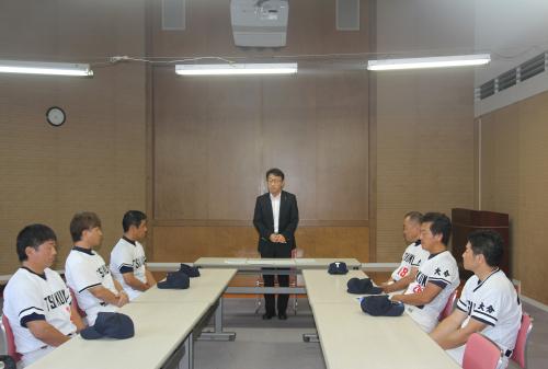 市教育委員会を訪れました