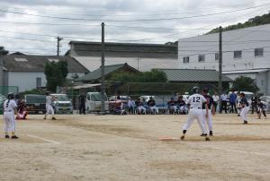 議員ソフトボール競技の写真です