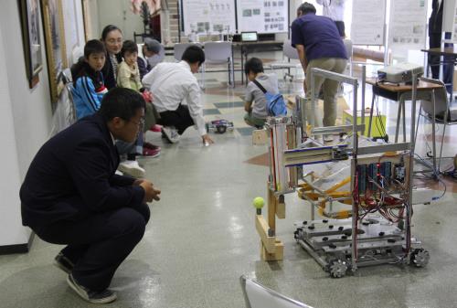 無垢島自然体験学習の様子の写真やパネルの展示も行われました