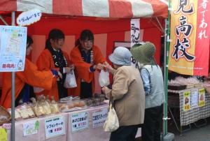 津久見高校生も出店しました