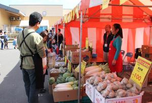 野菜や果物の販売も行っていました