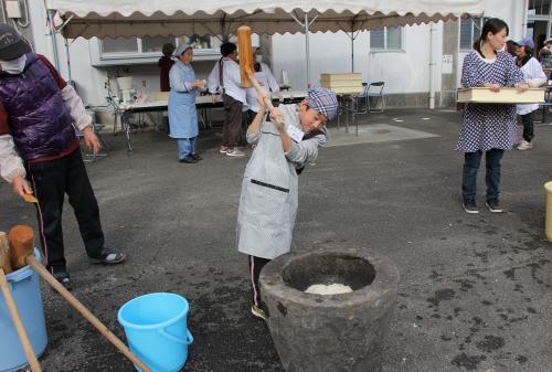 千怒四部親子三世代「餅つき大会」が開催されました