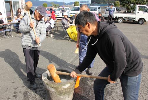 「餅つき大会」は毎年行っており、今年で１５回目を迎えました