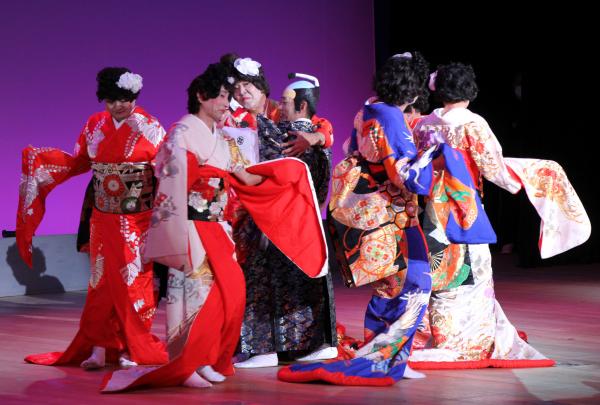 歳末たすけあいチャリティーショーが開催されました