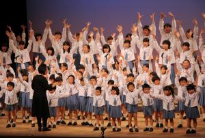 津久見樫の実少年少女合唱団の合唱の様子です