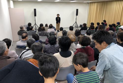 市民会館で「ＮＰＯ法人きらり☆つくみ」が映画上映会を行いました