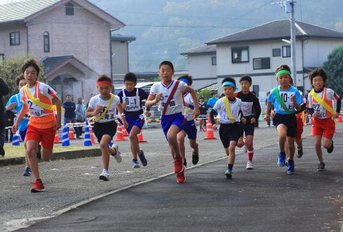 総合運動公園周辺で子ども会駅伝大会が開催されました
