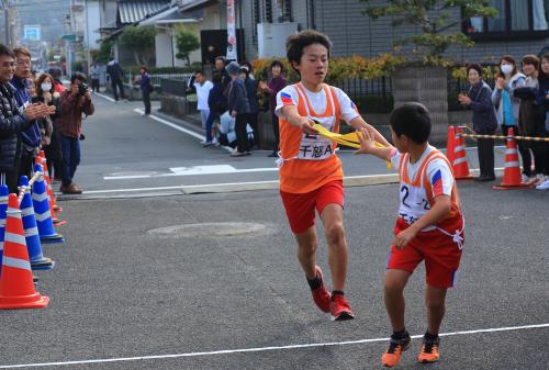 最後まであきらめずにタスキをつなぐ姿がたくさんありました