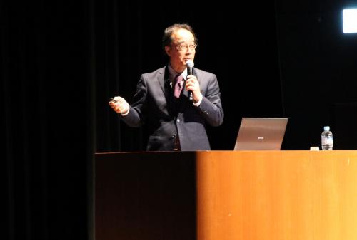 元NHKアナウンサーで、医療型短期入所施設“もみじの家”ハウスマネージャーの内多勝康さんによる講演会「NHKアナウンサーが模索した自分なりの正義」も行われました