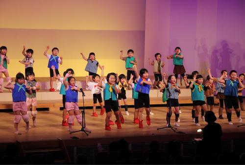 第25回津久見樫の実少年少女合唱団ほらほらコンサートの様子です