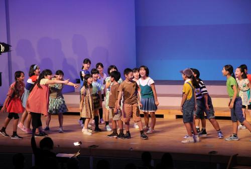 小学3～6年生のミュージカルの様子です