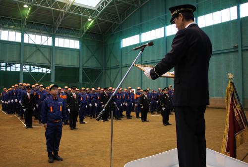 あいにくの雨天のため室内開催となりましたが、多くの来賓の方々が見学しました