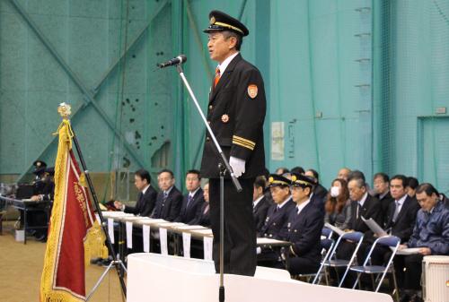 井上智稔消防団長が川野市長に対し人員報告を行った後、市長が式辞を述べました