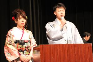 新成人を代表して、江藤鳳晃さん、川野ひなさんが司会進行役を務め、執り行われました