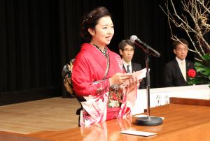 「２０歳からのメッセージ」として、平川莉玖さん、金田海愛さんがこれまで過ごしてきた思い出、感謝の意や、これからの抱負、希望などについて発表しました
