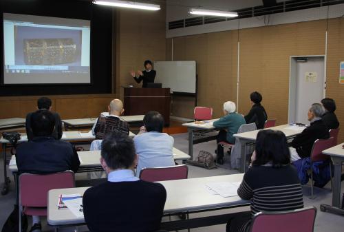 １月１９日、津久見市所蔵NAMBANコレクション名品撰の関連講座として「津久見市民のたからもの」講演会が市民図書館で開催されました