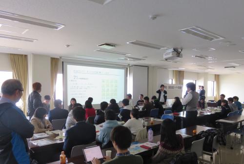 研修後には、市民会館で各地区で体験したことをまとめ、各グループで発表を行いました