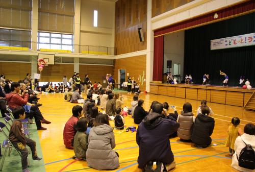 白梅保育園の園児が体操を披露しました