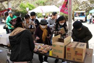 販売所には、多くの方が集まりました