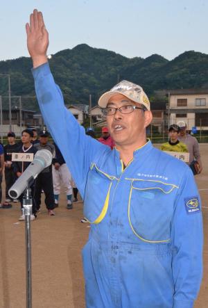 今年はＡクラス４チーム、Ｂクラス２０チームの計２４チームが参加し、川上チームの戸田雅志選手の選手宣誓により、開幕しました