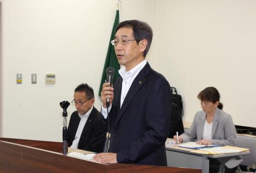 団長の川野市長があいさつを述べました